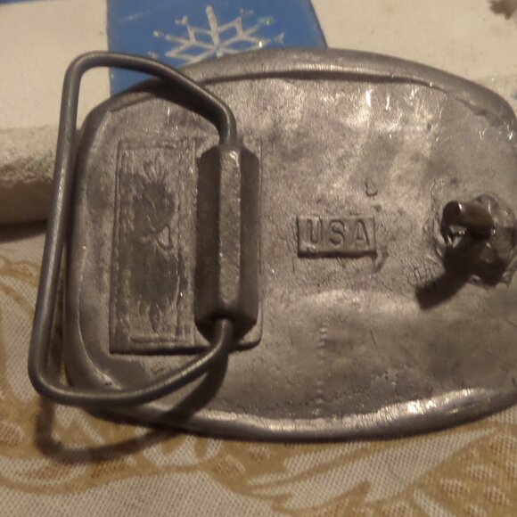 Vintage U.S. Navy belt buckle featuring the "USN" insignia - Picture 5 of 5